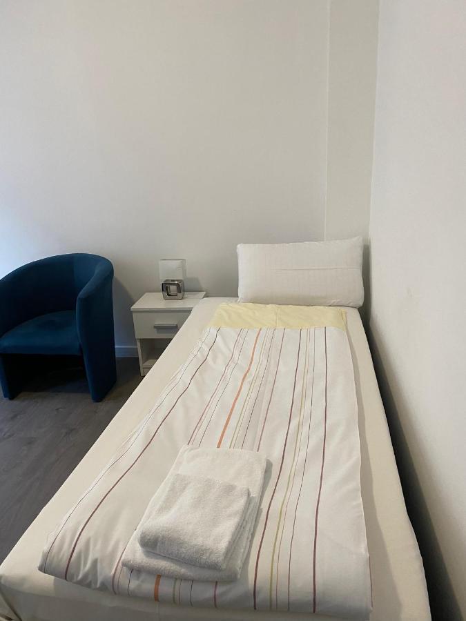 Modernes Apartment Mit 2 Schlafzimmern Und Privatparkplatz Nahe Innenstadt Ноймюнстер Екстер'єр фото