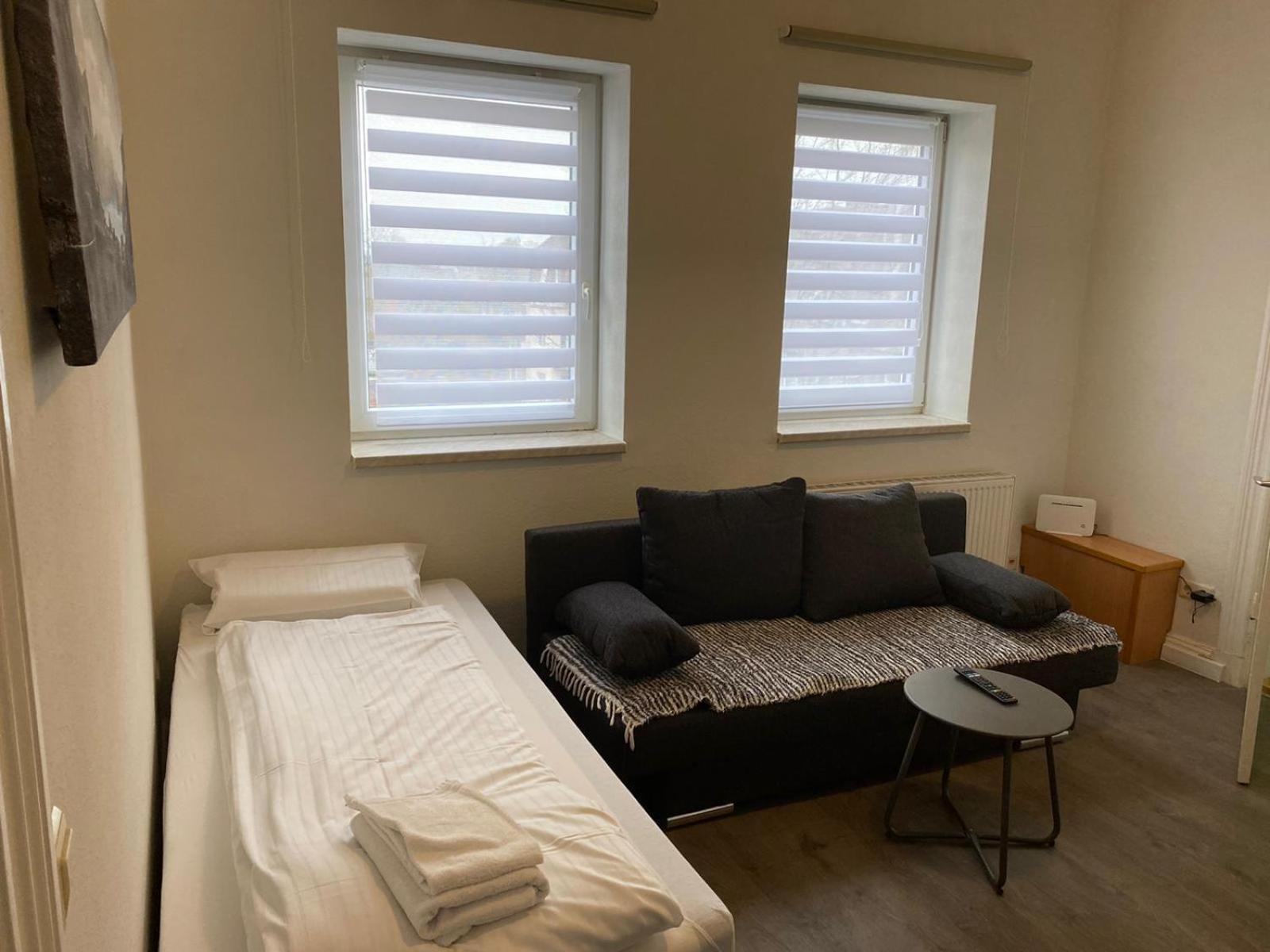 Modernes Apartment Mit 2 Schlafzimmern Und Privatparkplatz Nahe Innenstadt Ноймюнстер Екстер'єр фото