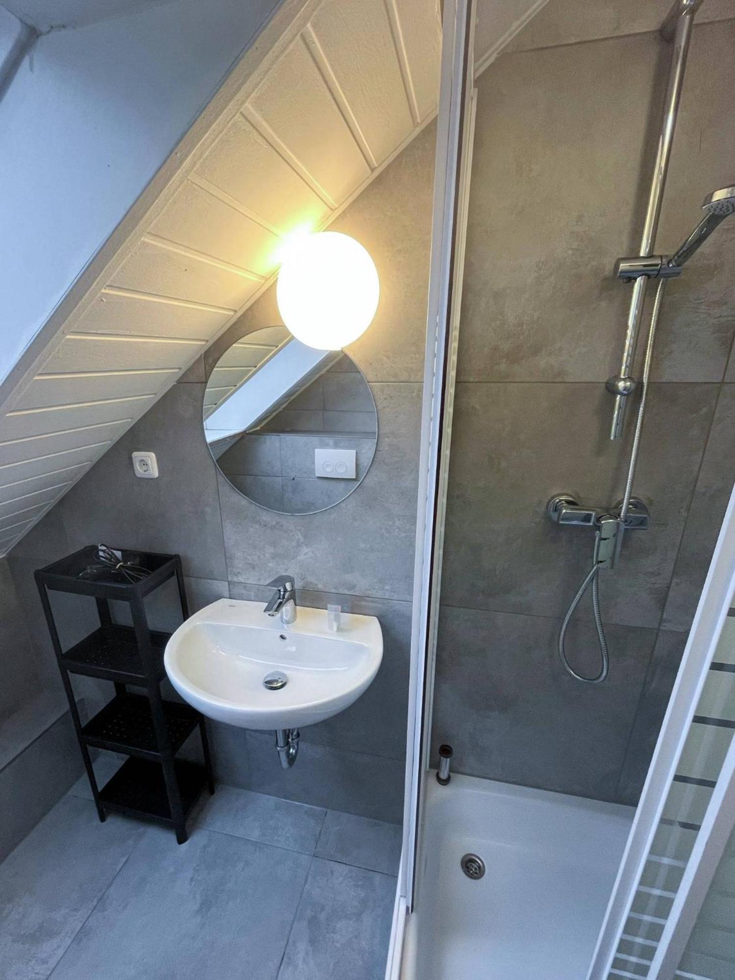 Modernes Apartment Mit 2 Schlafzimmern Und Privatparkplatz Nahe Innenstadt Ноймюнстер Екстер'єр фото