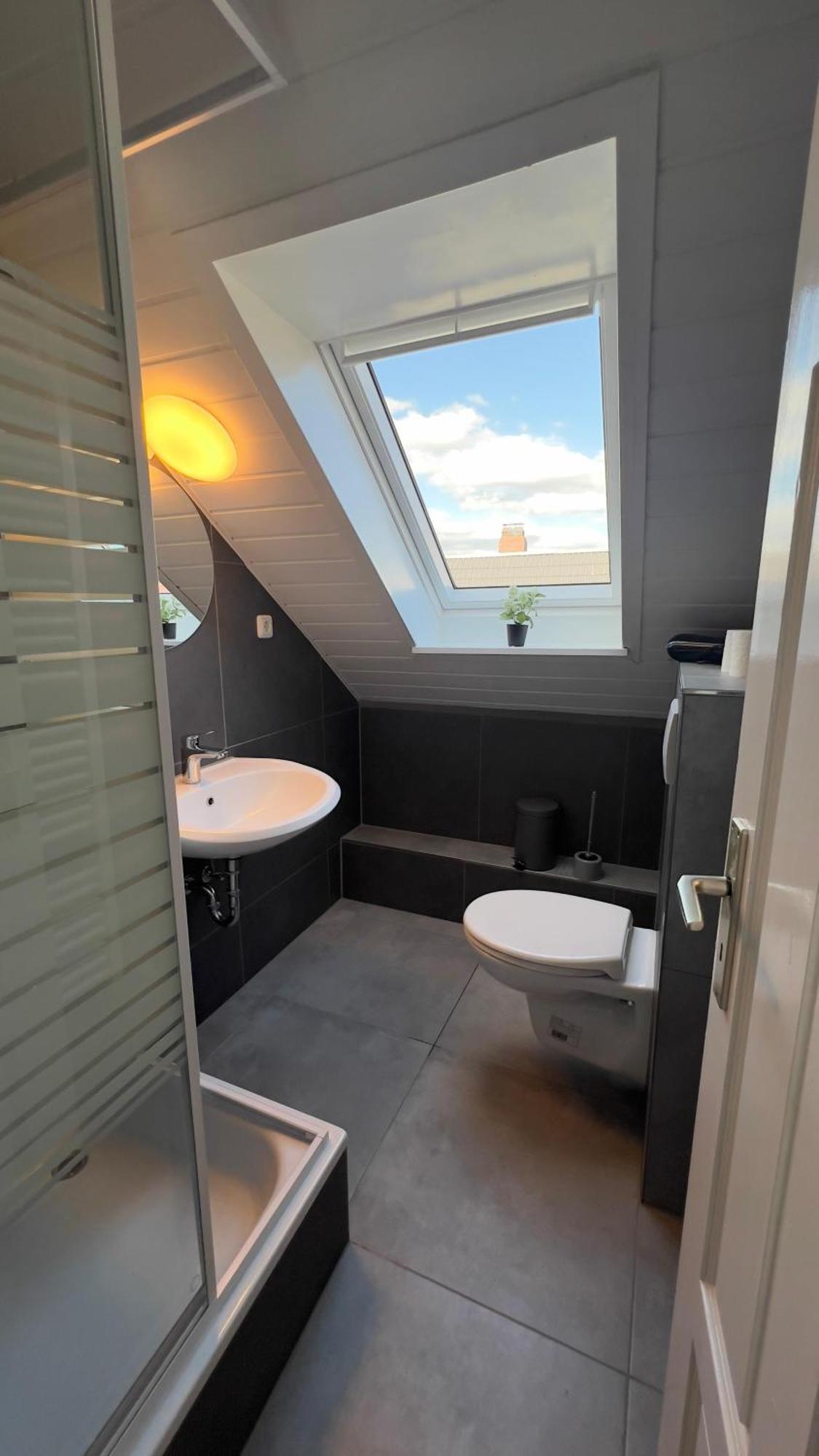 Modernes Apartment Mit 2 Schlafzimmern Und Privatparkplatz Nahe Innenstadt Ноймюнстер Екстер'єр фото