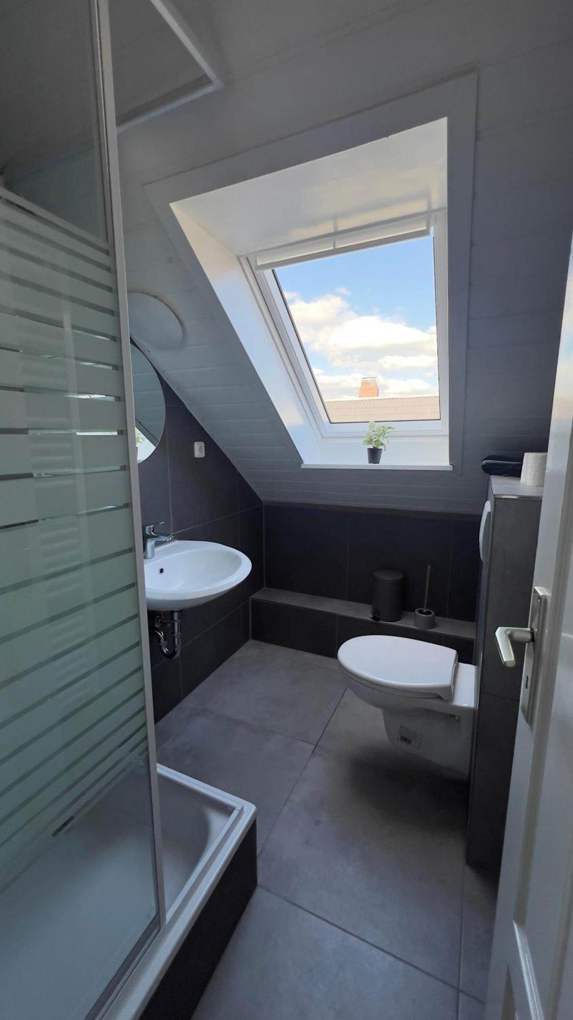 Modernes Apartment Mit 2 Schlafzimmern Und Privatparkplatz Nahe Innenstadt Ноймюнстер Екстер'єр фото