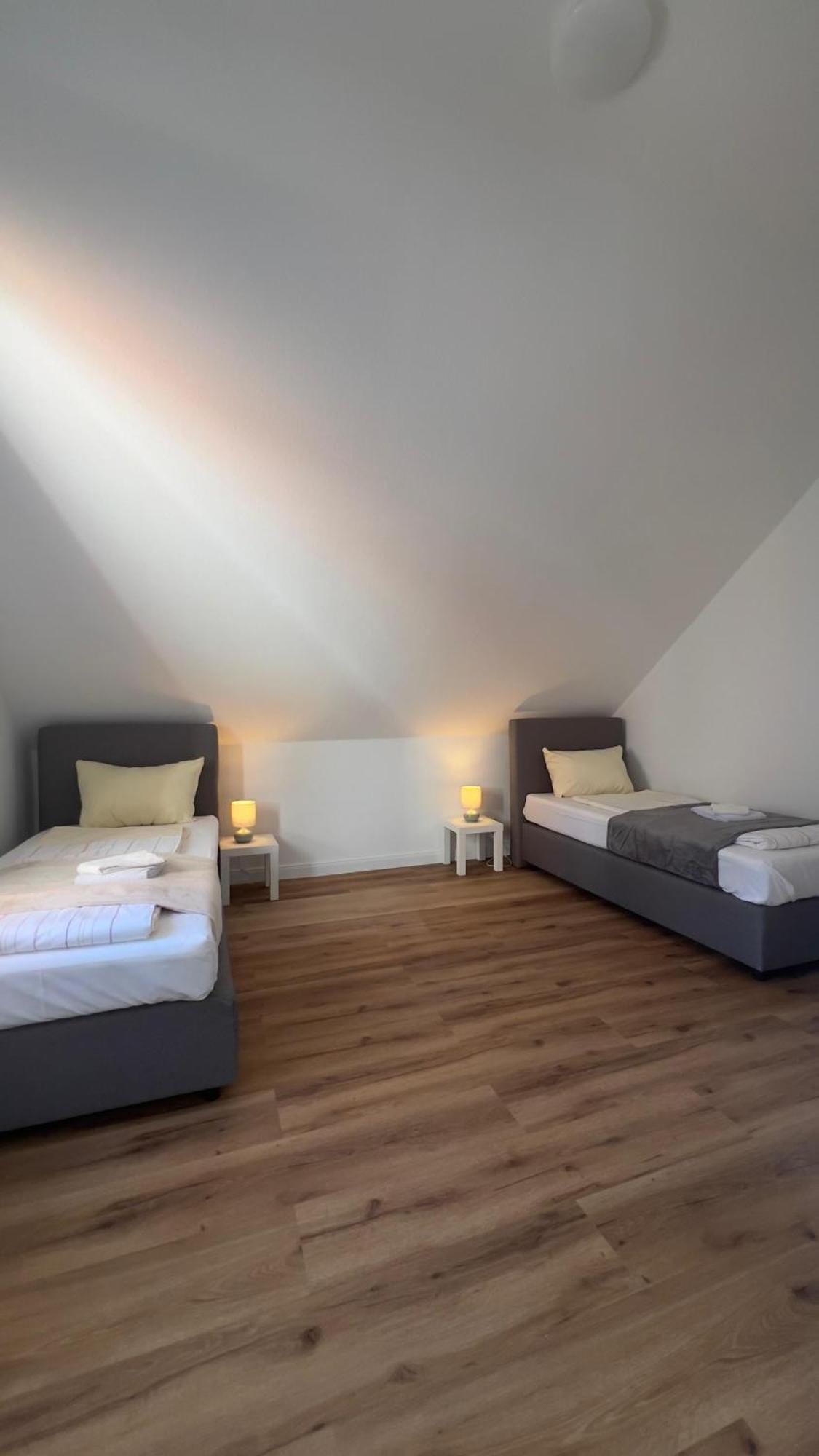 Modernes Apartment Mit 2 Schlafzimmern Und Privatparkplatz Nahe Innenstadt Ноймюнстер Екстер'єр фото