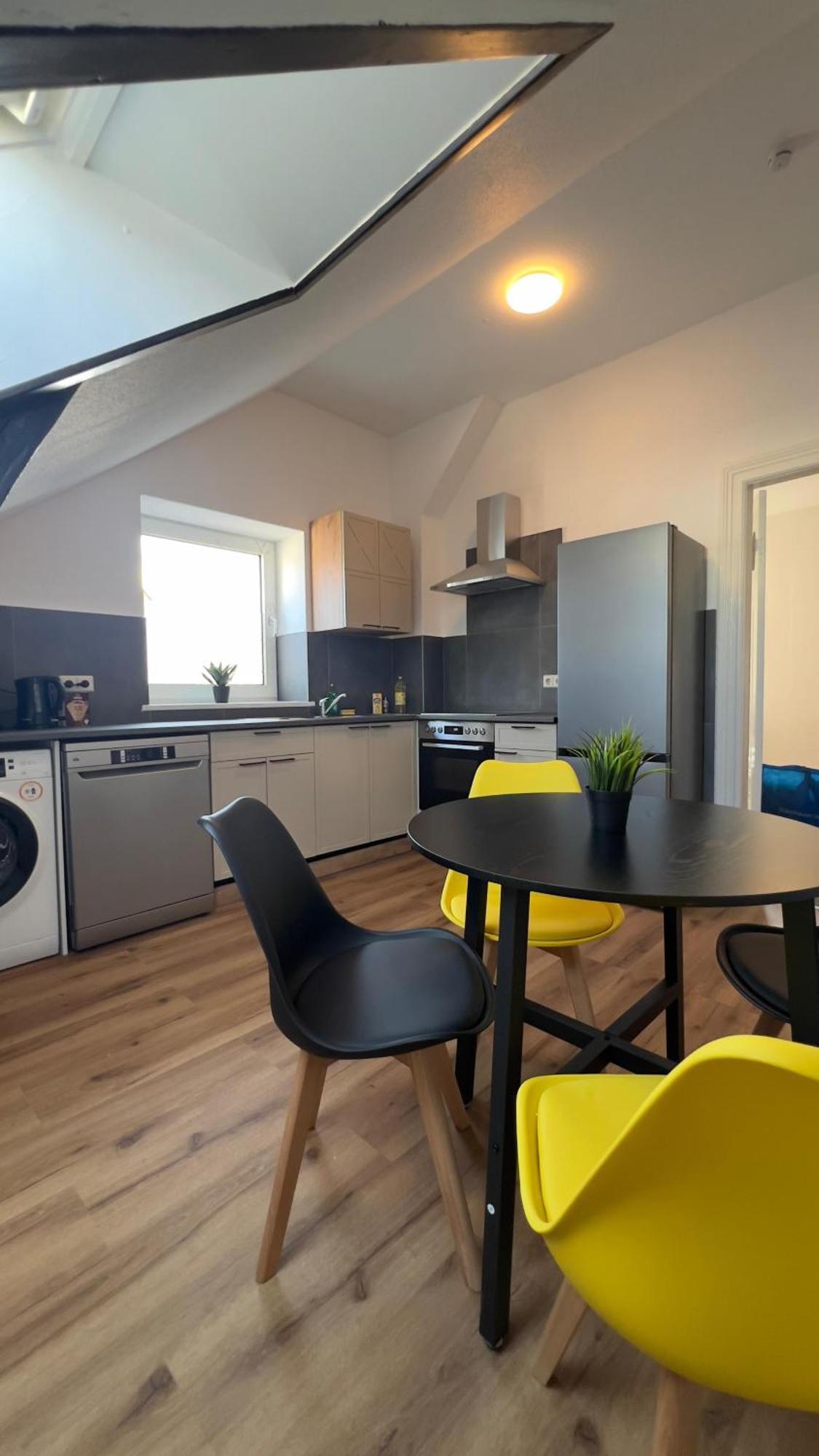 Modernes Apartment Mit 2 Schlafzimmern Und Privatparkplatz Nahe Innenstadt Ноймюнстер Екстер'єр фото